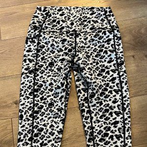 Zyia grey and white  leopard print leggings - ruched back Size 6-8